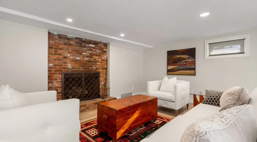 207 Rowley Bridge Road, Topsfield, Massachusetts, 01983, United States, 4 Bedrooms Bedrooms, 10 Rooms Rooms,3 BathroomsBathrooms,Residential,For Sale,Rowley Bridge ,2009874