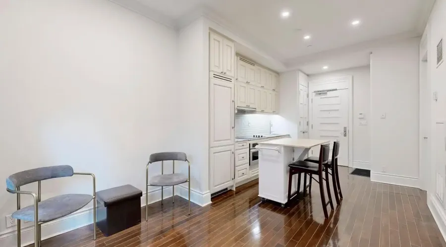 22 Leader Lane, Toronto, Ontario, M5E 0B2, Canada, 1 Bedroom Bedrooms, 3 Rooms Rooms,1 BathroomBathrooms,Condo,For Sale,Omni King Edward Hotel,Leader,522,2009875