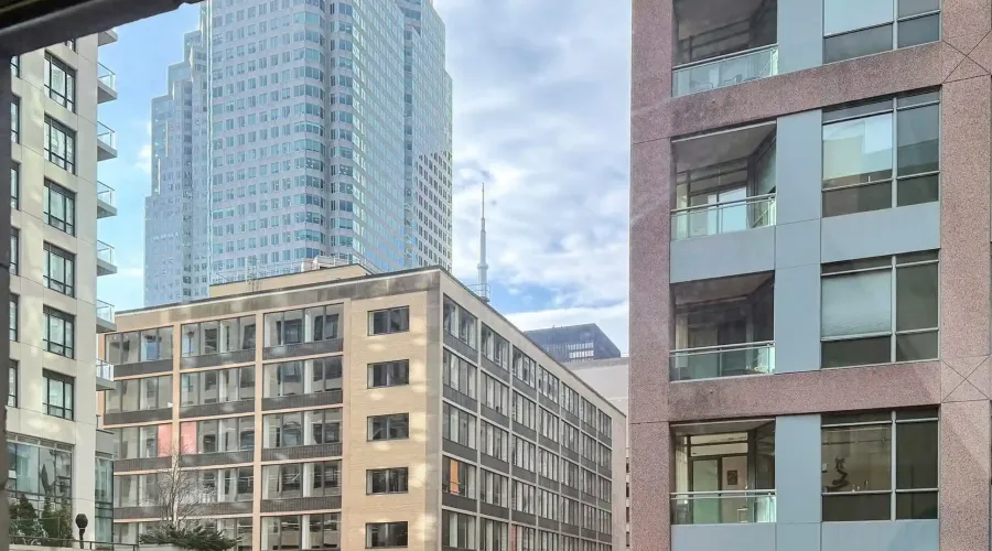 22 Leader Lane, Toronto, Ontario, M5E 0B2, Canada, 1 Bedroom Bedrooms, 3 Rooms Rooms,1 BathroomBathrooms,Condo,For Sale,Omni King Edward Hotel,Leader,522,2009875