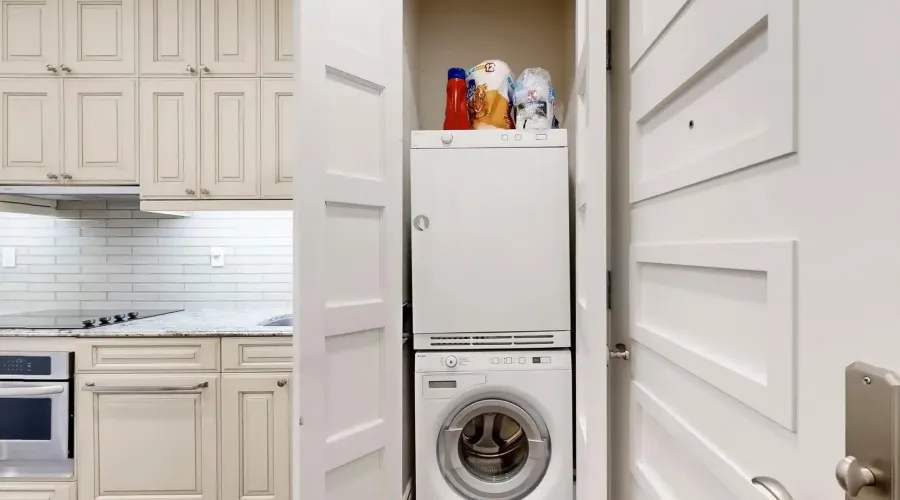 22 Leader Lane, Toronto, Ontario, M5E 0B2, Canada, 1 Bedroom Bedrooms, 3 Rooms Rooms,1 BathroomBathrooms,Condo,For Sale,Omni King Edward Hotel,Leader,522,2009875