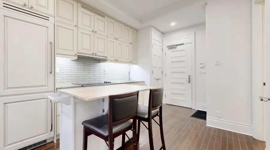 22 Leader Lane, Toronto, Ontario, M5E 0B2, Canada, 1 Bedroom Bedrooms, 3 Rooms Rooms,1 BathroomBathrooms,Condo,For Sale,Omni King Edward Hotel,Leader,522,2009875