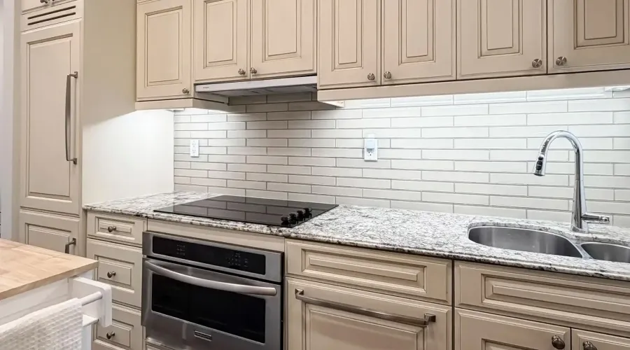 22 Leader Lane, Toronto, Ontario, M5E 0B2, Canada, 1 Bedroom Bedrooms, 3 Rooms Rooms,1 BathroomBathrooms,Condo,For Sale,Omni King Edward Hotel,Leader,522,2009875