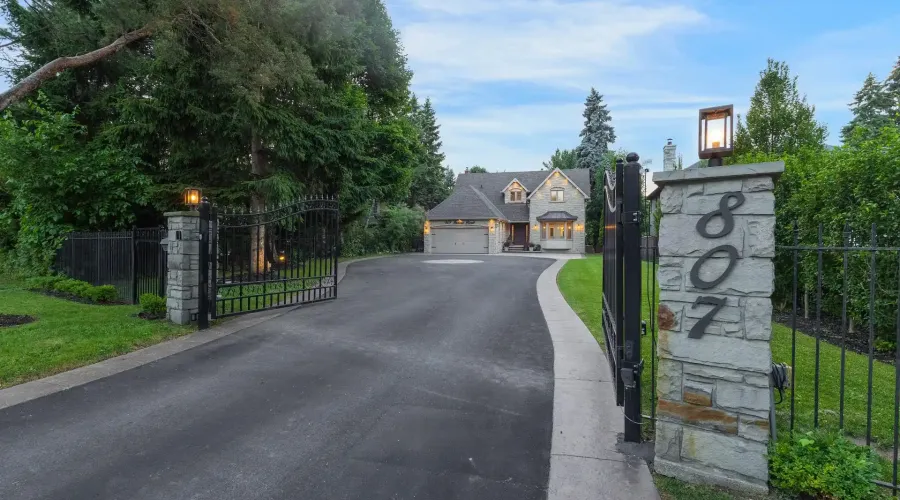 807 Indian Road, Mississauga, Ontario, L5H 1R4, Canada, 4 Bedrooms Bedrooms, ,5 BathroomsBathrooms,Residential,For Sale,2011044