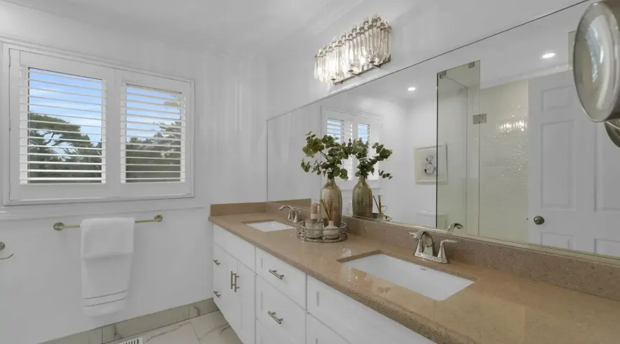 807 Indian Road, Mississauga, Ontario, L5H 1R4, Canada, 4 Bedrooms Bedrooms, ,5 BathroomsBathrooms,Residential,For Sale,2011044