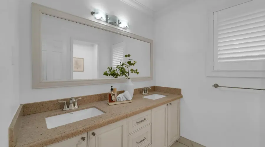 807 Indian Road, Mississauga, Ontario, L5H 1R4, Canada, 4 Bedrooms Bedrooms, ,5 BathroomsBathrooms,Residential,For Sale,2011044