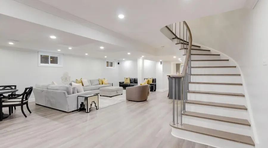 807 Indian Road, Mississauga, Ontario, L5H 1R4, Canada, 4 Bedrooms Bedrooms, ,5 BathroomsBathrooms,Residential,For Sale,2011044