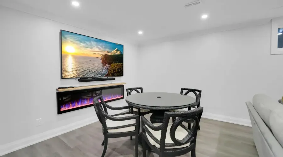 807 Indian Road, Mississauga, Ontario, L5H 1R4, Canada, 4 Bedrooms Bedrooms, ,5 BathroomsBathrooms,Residential,For Sale,2011044