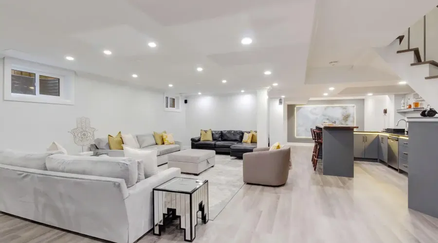 807 Indian Road, Mississauga, Ontario, L5H 1R4, Canada, 4 Bedrooms Bedrooms, ,5 BathroomsBathrooms,Residential,For Sale,2011044