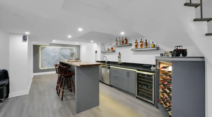 807 Indian Road, Mississauga, Ontario, L5H 1R4, Canada, 4 Bedrooms Bedrooms, ,5 BathroomsBathrooms,Residential,For Sale,2011044