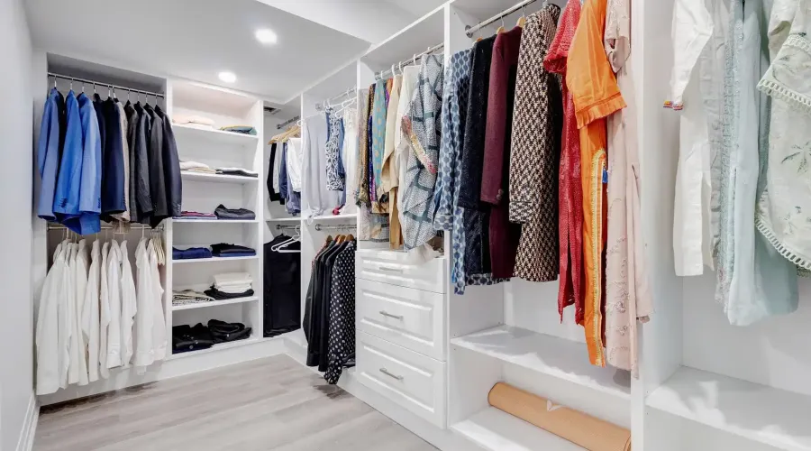 807 Indian Road, Mississauga, Ontario, L5H 1R4, Canada, 4 Bedrooms Bedrooms, ,5 BathroomsBathrooms,Residential,For Sale,2011044