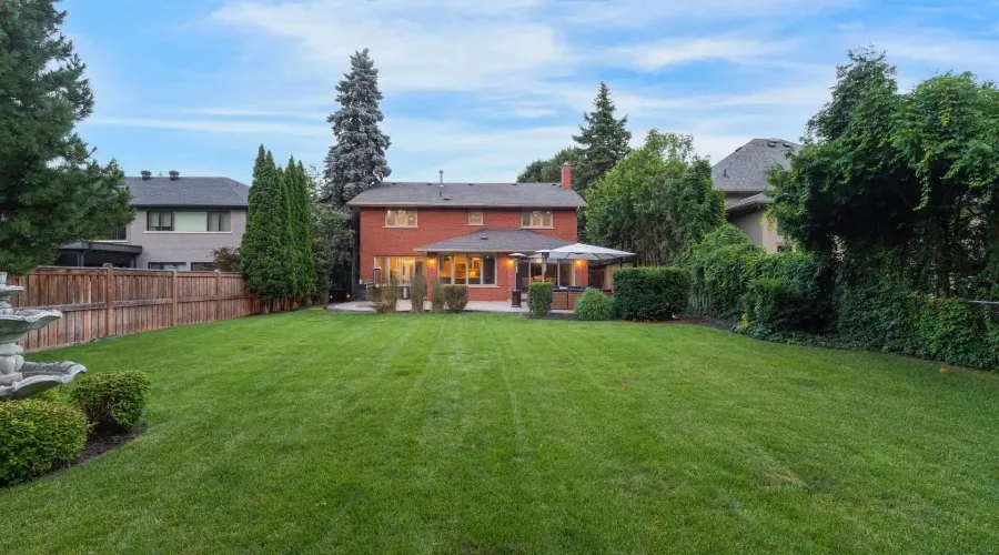 807 Indian Road, Mississauga, Ontario, L5H 1R4, Canada, 4 Bedrooms Bedrooms, ,5 BathroomsBathrooms,Residential,For Sale,2011044