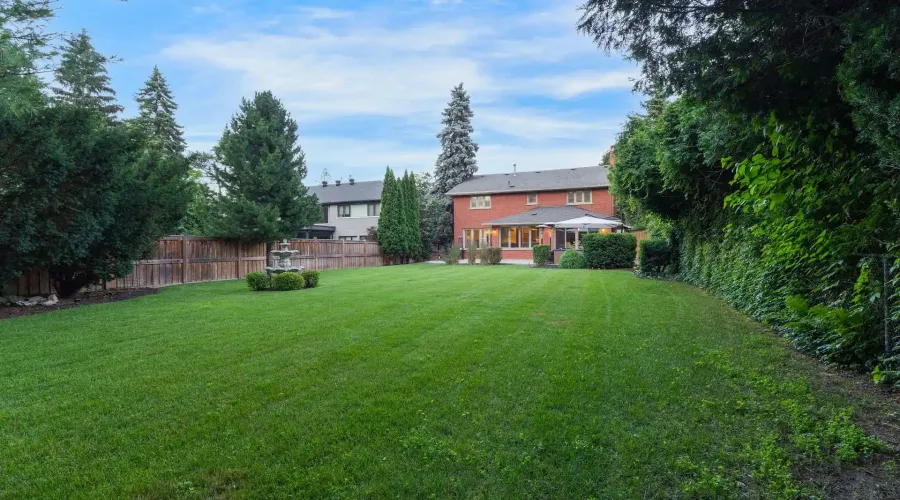 807 Indian Road, Mississauga, Ontario, L5H 1R4, Canada, 4 Bedrooms Bedrooms, ,5 BathroomsBathrooms,Residential,For Sale,2011044