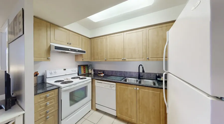 330 Red Maple Road, Richmond Hill, Ontario, Canada, 1 Bedroom Bedrooms, ,1 BathroomBathrooms,Condo,For Sale,Red Maple,2,2011045