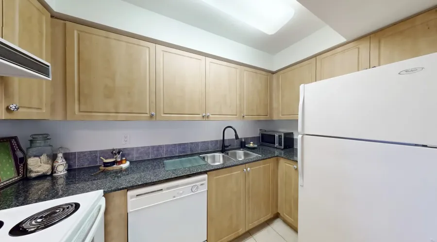 330 Red Maple Road, Richmond Hill, Ontario, Canada, 1 Bedroom Bedrooms, ,1 BathroomBathrooms,Condo,For Sale,Red Maple,2,2011045