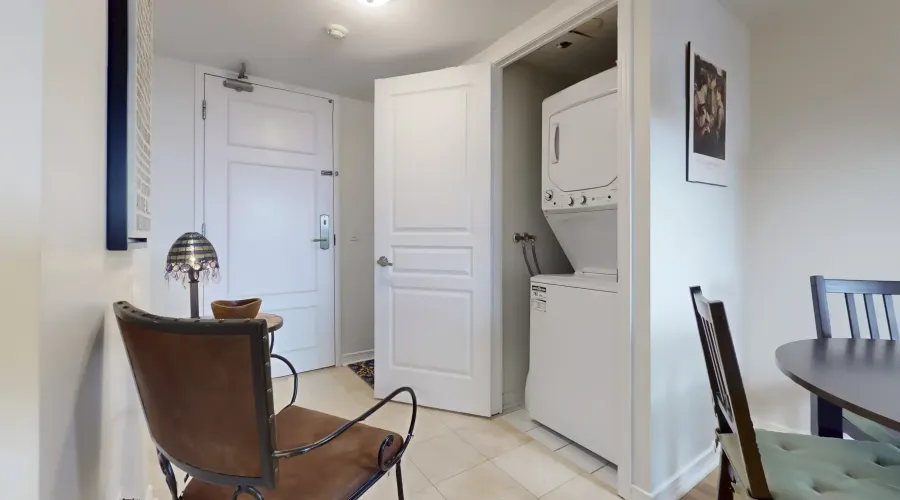 330 Red Maple Road, Richmond Hill, Ontario, Canada, 1 Bedroom Bedrooms, ,1 BathroomBathrooms,Condo,For Sale,Red Maple,2,2011045