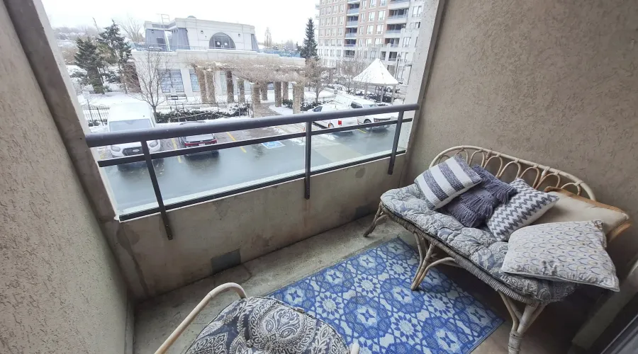 330 Red Maple Road, Richmond Hill, Ontario, Canada, 1 Bedroom Bedrooms, ,1 BathroomBathrooms,Condo,For Sale,Red Maple,2,2011045