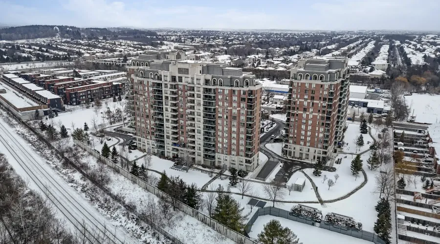 330 Red Maple Road, Richmond Hill, Ontario, Canada, 1 Bedroom Bedrooms, ,1 BathroomBathrooms,Condo,For Sale,Red Maple,2,2011045