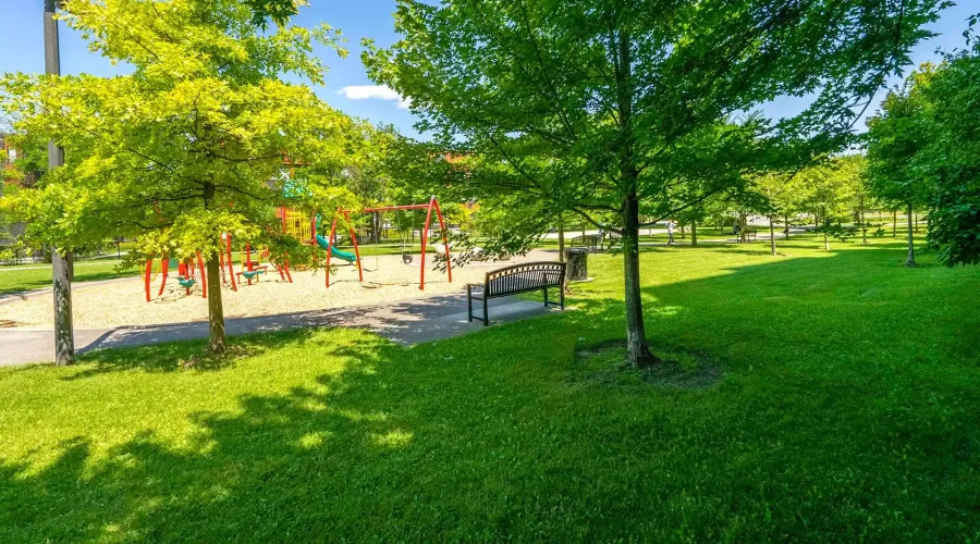 330 Red Maple Road, Richmond Hill, Ontario, Canada, 1 Bedroom Bedrooms, ,1 BathroomBathrooms,Condo,For Sale,Red Maple,2,2011045