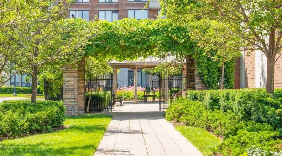 330 Red Maple Road, Richmond Hill, Ontario, Canada, 1 Bedroom Bedrooms, ,1 BathroomBathrooms,Condo,For Sale,Red Maple,2,2011045