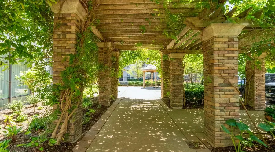 330 Red Maple Road, Richmond Hill, Ontario, Canada, 1 Bedroom Bedrooms, ,1 BathroomBathrooms,Condo,For Sale,Red Maple,2,2011045