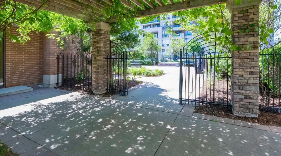 330 Red Maple Road, Richmond Hill, Ontario, Canada, 1 Bedroom Bedrooms, ,1 BathroomBathrooms,Condo,For Sale,Red Maple,2,2011045