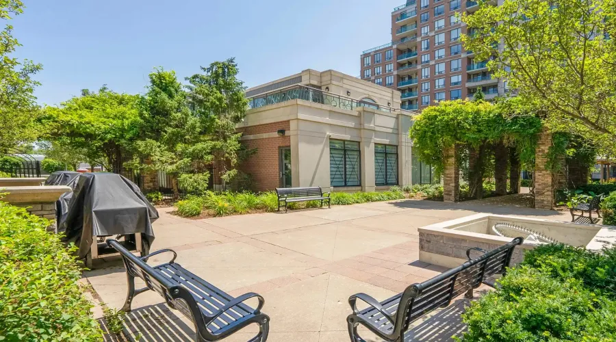 330 Red Maple Road, Richmond Hill, Ontario, Canada, 1 Bedroom Bedrooms, ,1 BathroomBathrooms,Condo,For Sale,Red Maple,2,2011045