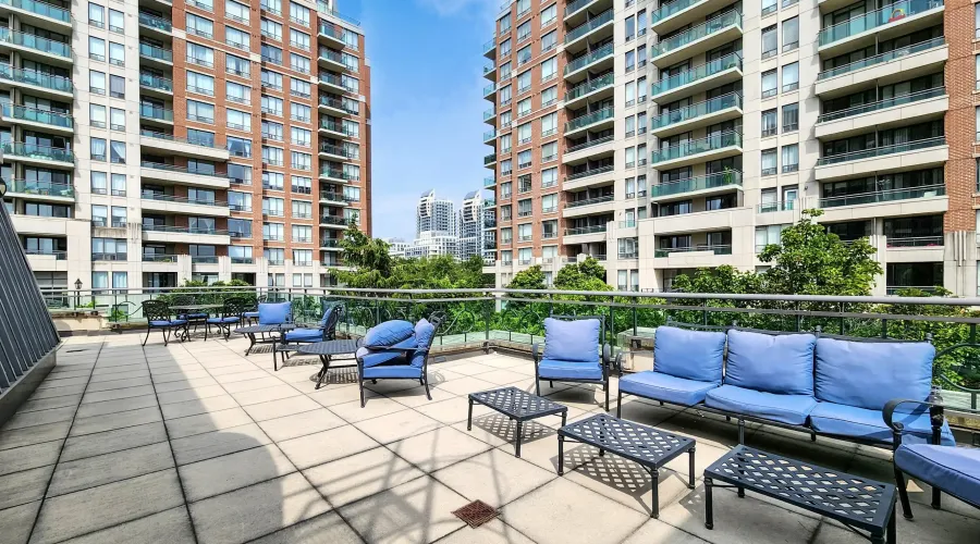 330 Red Maple Road, Richmond Hill, Ontario, Canada, 1 Bedroom Bedrooms, ,1 BathroomBathrooms,Condo,For Sale,Red Maple,2,2011045