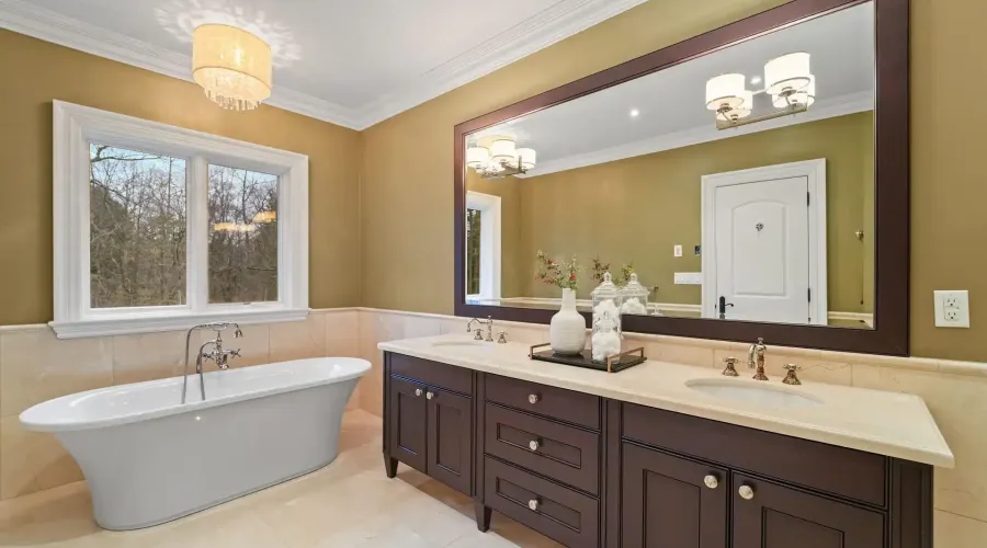 1286 Woodeden Drive, Mississauga, Ontario, L5H 2T6, Canada, 4 Bedrooms Bedrooms, ,7 BathroomsBathrooms,Residential,For Sale,2011222