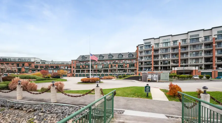 60 Merrimac St, Amesbury, Massachusetts, 01913, United States, 2 Bedrooms Bedrooms, 5 Rooms Rooms,2 BathroomsBathrooms,Condo,For Sale,Hatter's Point,Merrimac,2012242