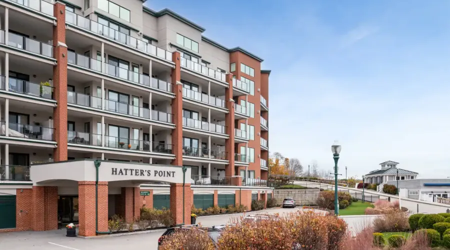 60 Merrimac St, Amesbury, Massachusetts, 01913, United States, 2 Bedrooms Bedrooms, 5 Rooms Rooms,2 BathroomsBathrooms,Condo,For Sale,Hatter's Point,Merrimac,2012242