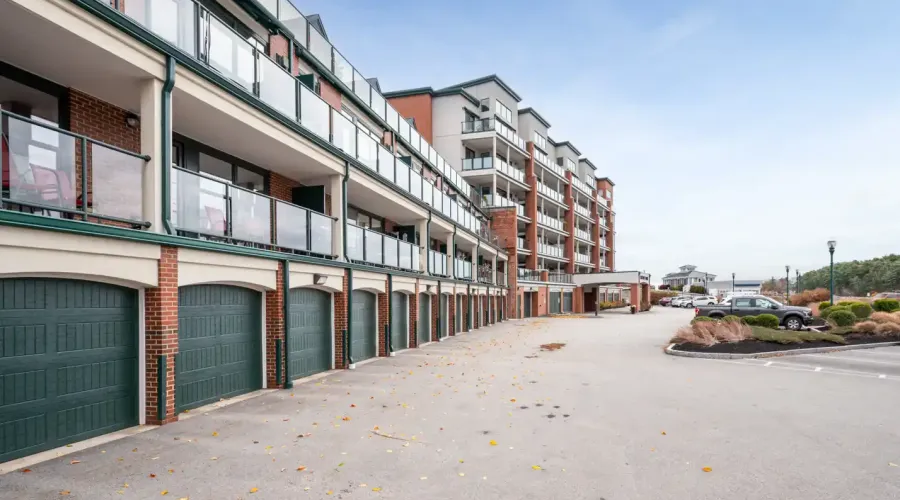 60 Merrimac St, Amesbury, Massachusetts, 01913, United States, 2 Bedrooms Bedrooms, 5 Rooms Rooms,2 BathroomsBathrooms,Condo,For Sale,Hatter's Point,Merrimac,2012242