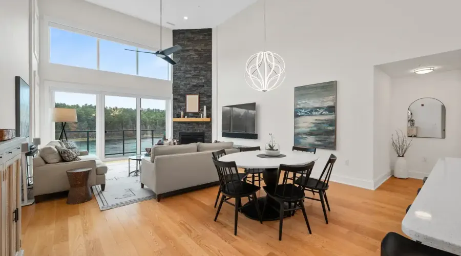 60 Merrimac St, Amesbury, Massachusetts, 01913, United States, 2 Bedrooms Bedrooms, 5 Rooms Rooms,2 BathroomsBathrooms,Condo,For Sale,Hatter's Point,Merrimac,2012242