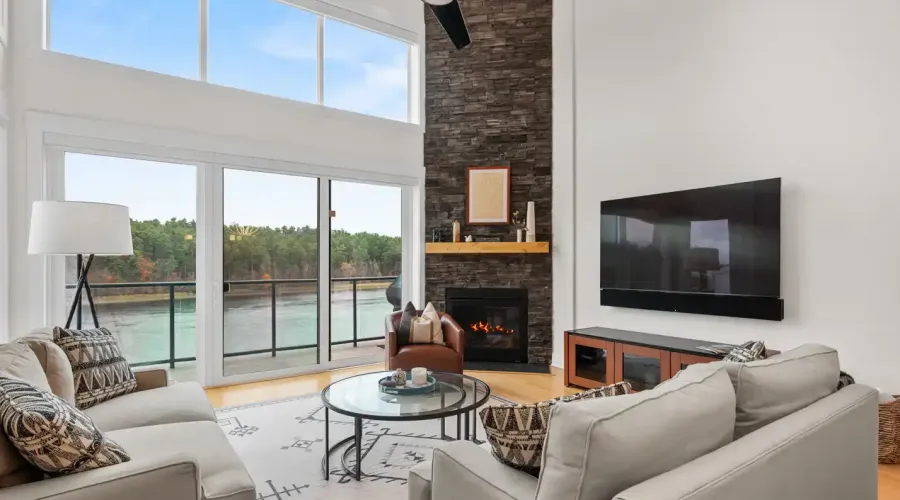 60 Merrimac St, Amesbury, Massachusetts, 01913, United States, 2 Bedrooms Bedrooms, 5 Rooms Rooms,2 BathroomsBathrooms,Condo,For Sale,Hatter's Point,Merrimac,2012242