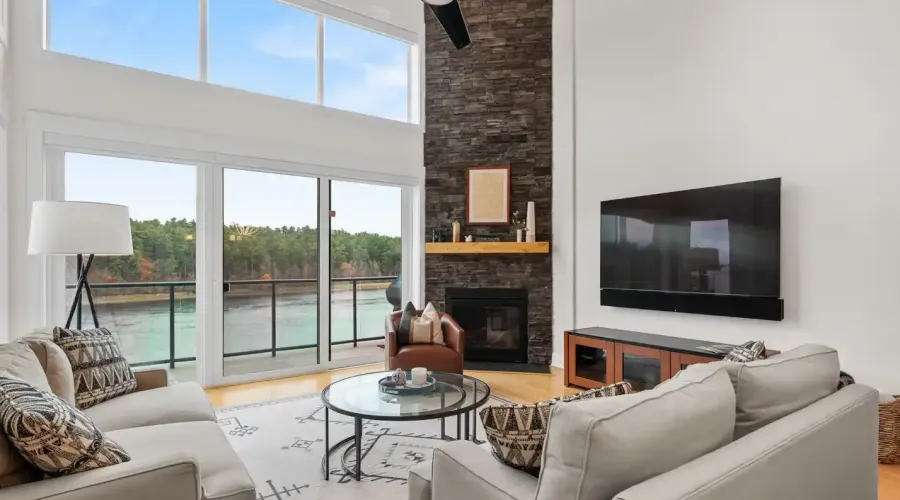 60 Merrimac St, Amesbury, Massachusetts, 01913, United States, 2 Bedrooms Bedrooms, 5 Rooms Rooms,2 BathroomsBathrooms,Condo,For Sale,Hatter's Point,Merrimac,2012242