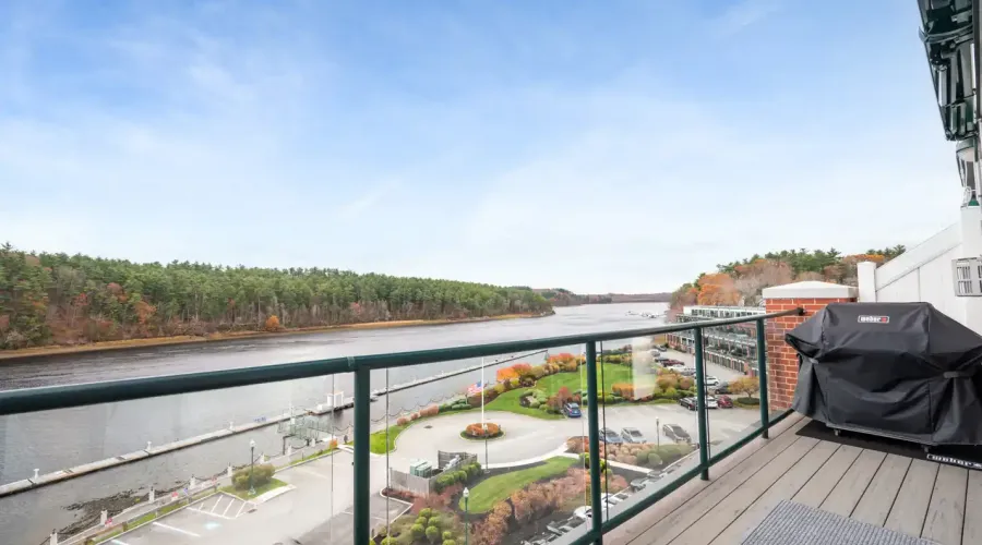 60 Merrimac St, Amesbury, Massachusetts, 01913, United States, 2 Bedrooms Bedrooms, 5 Rooms Rooms,2 BathroomsBathrooms,Condo,For Sale,Hatter's Point,Merrimac,2012242