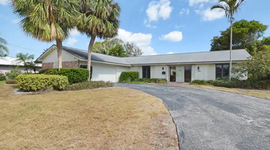 824 Country Club Dr.,North Palm Beach,Florida 33408,United States,4 Bedrooms Bedrooms,3 BathroomsBathrooms,Residential for sale,Country Club ,1,196817