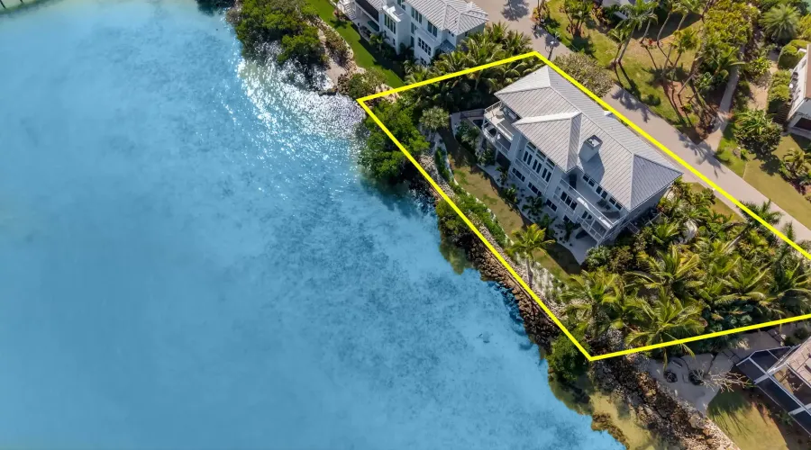 1552 San Carlos Bay Drive, Sanibel, Florida, 33957, United States, 4 Bedrooms Bedrooms, 10 Rooms Rooms,3 BathroomsBathrooms,Residential,For Sale,San Carlos Bay,2014970