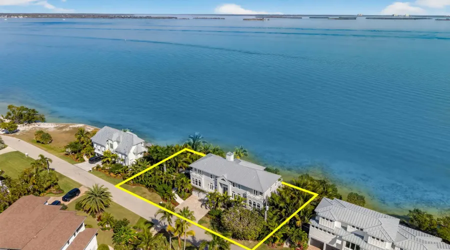 1552 San Carlos Bay Drive, Sanibel, Florida, 33957, United States, 4 Bedrooms Bedrooms, 10 Rooms Rooms,3 BathroomsBathrooms,Residential,For Sale,San Carlos Bay,2014970