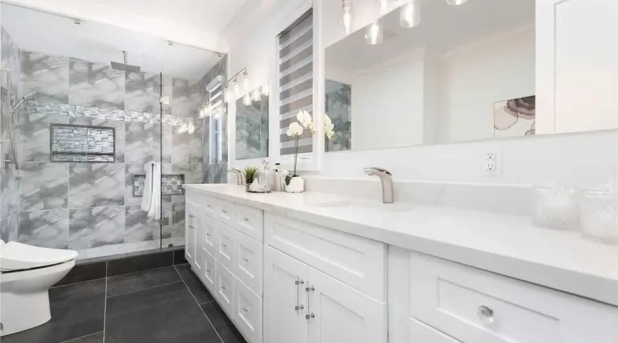 1138 Garden Road, Mississauga, Ontario, L5H 3J6, Canada, 5 Bedrooms Bedrooms, ,8 BathroomsBathrooms,Residential,For Sale,2014971