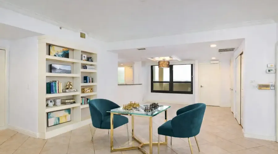 1255 N Gulfstream Ave, Sarasota, Florida, 34236, United States, 2 Bedrooms Bedrooms, 5 Rooms Rooms,2 BathroomsBathrooms,Residential,For Sale,Bay Plaza,Gulfstream ,11,2015485