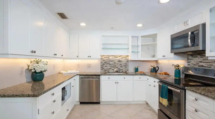 1255 N Gulfstream Ave, Sarasota, Florida, 34236, United States, 2 Bedrooms Bedrooms, 5 Rooms Rooms,2 BathroomsBathrooms,Residential,For Sale,Bay Plaza,Gulfstream ,11,2015485