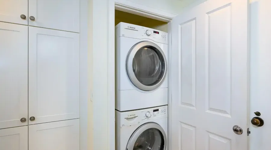 1255 N Gulfstream Ave, Sarasota, Florida, 34236, United States, 2 Bedrooms Bedrooms, 5 Rooms Rooms,2 BathroomsBathrooms,Residential,For Sale,Bay Plaza,Gulfstream ,11,2015485