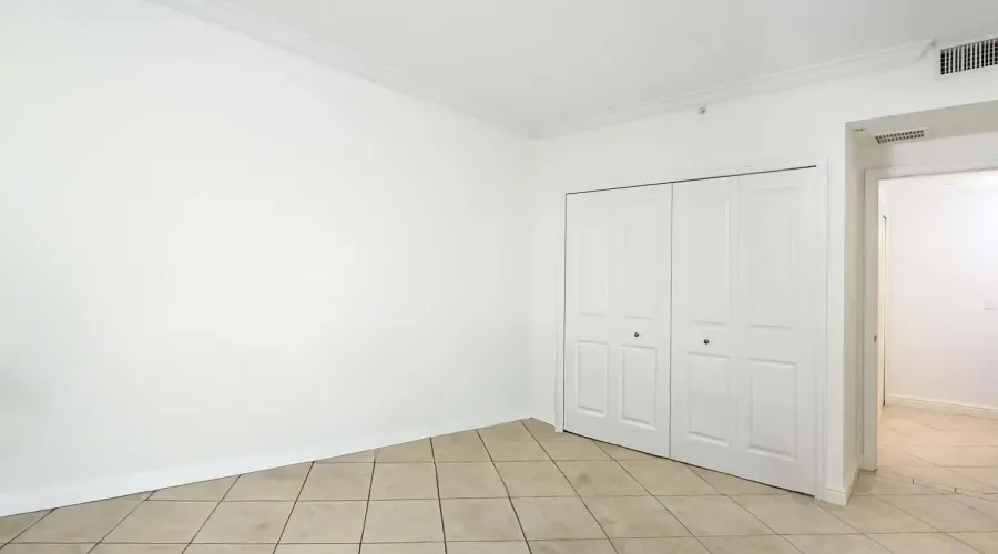 1255 N Gulfstream Ave, Sarasota, Florida, 34236, United States, 2 Bedrooms Bedrooms, 5 Rooms Rooms,2 BathroomsBathrooms,Residential,For Sale,Bay Plaza,Gulfstream ,11,2015485