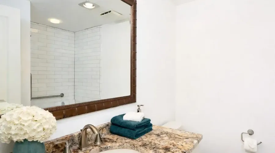 1255 N Gulfstream Ave, Sarasota, Florida, 34236, United States, 2 Bedrooms Bedrooms, 5 Rooms Rooms,2 BathroomsBathrooms,Residential,For Sale,Bay Plaza,Gulfstream ,11,2015485