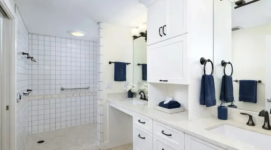 1255 N Gulfstream Ave, Sarasota, Florida, 34236, United States, 2 Bedrooms Bedrooms, 5 Rooms Rooms,2 BathroomsBathrooms,Residential,For Sale,Bay Plaza,Gulfstream ,11,2015485