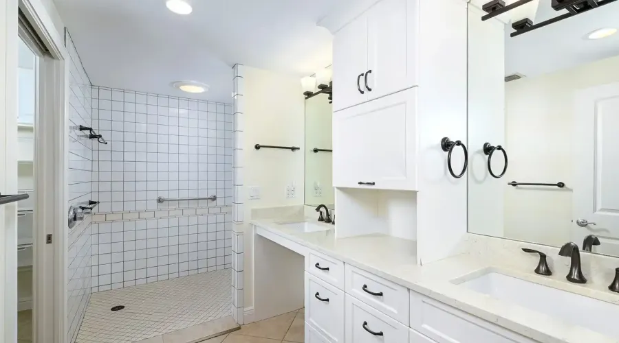 1255 N Gulfstream Ave, Sarasota, Florida, 34236, United States, 2 Bedrooms Bedrooms, 5 Rooms Rooms,2 BathroomsBathrooms,Residential,For Sale,Bay Plaza,Gulfstream ,11,2015485