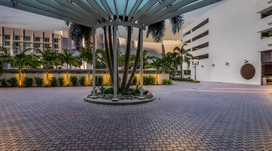 1255 N Gulfstream Ave, Sarasota, Florida, 34236, United States, 2 Bedrooms Bedrooms, 5 Rooms Rooms,2 BathroomsBathrooms,Residential,For Sale,Bay Plaza,Gulfstream ,11,2015485