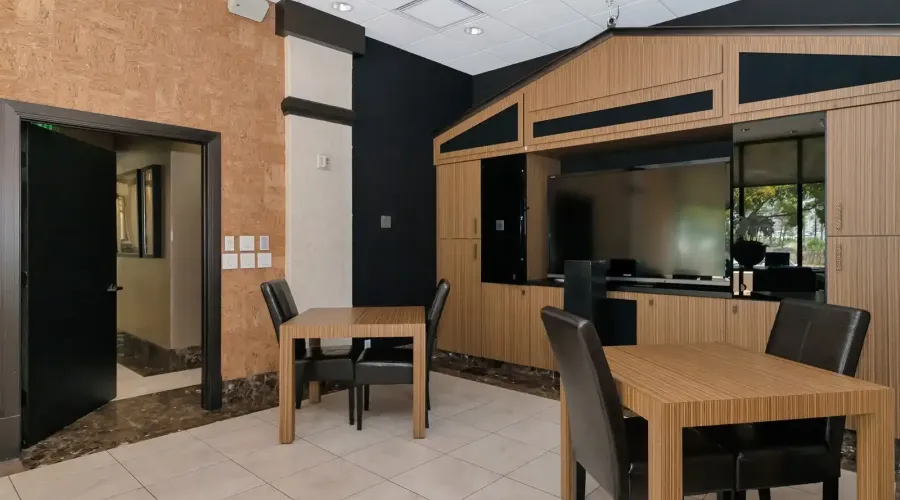 1255 N Gulfstream Ave, Sarasota, Florida, 34236, United States, 2 Bedrooms Bedrooms, 5 Rooms Rooms,2 BathroomsBathrooms,Residential,For Sale,Bay Plaza,Gulfstream ,11,2015485