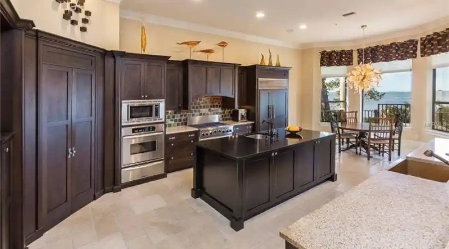 Natural gas, sub-zero refrigerator, 2 dishwashers and walk in pantry