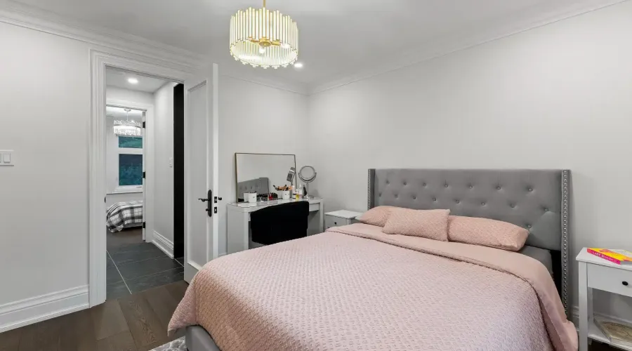 72 Oakes Drive, Mississauga, Ontario, L5G 3M1, Canada, 4 Bedrooms Bedrooms, ,6 BathroomsBathrooms,Residential,For Sale,2016426